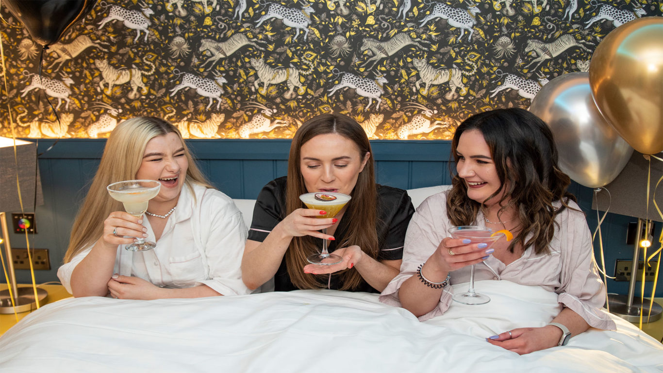 Hen-Party-Breaks-Crown