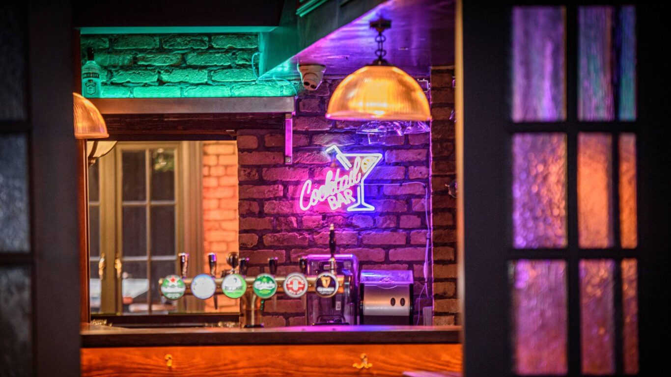 Front Bar Image Crown Quarter